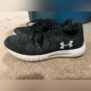 Under Armour woman’s sneakers